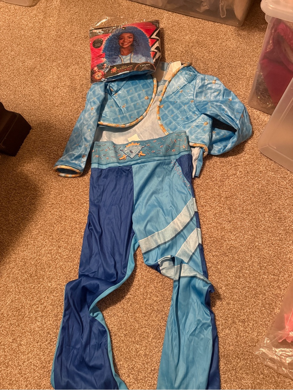Disney Chloe Descendants costume and wig size medium